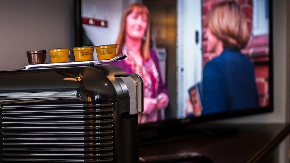 Cavan Crystal Hotel エクステリア 写真