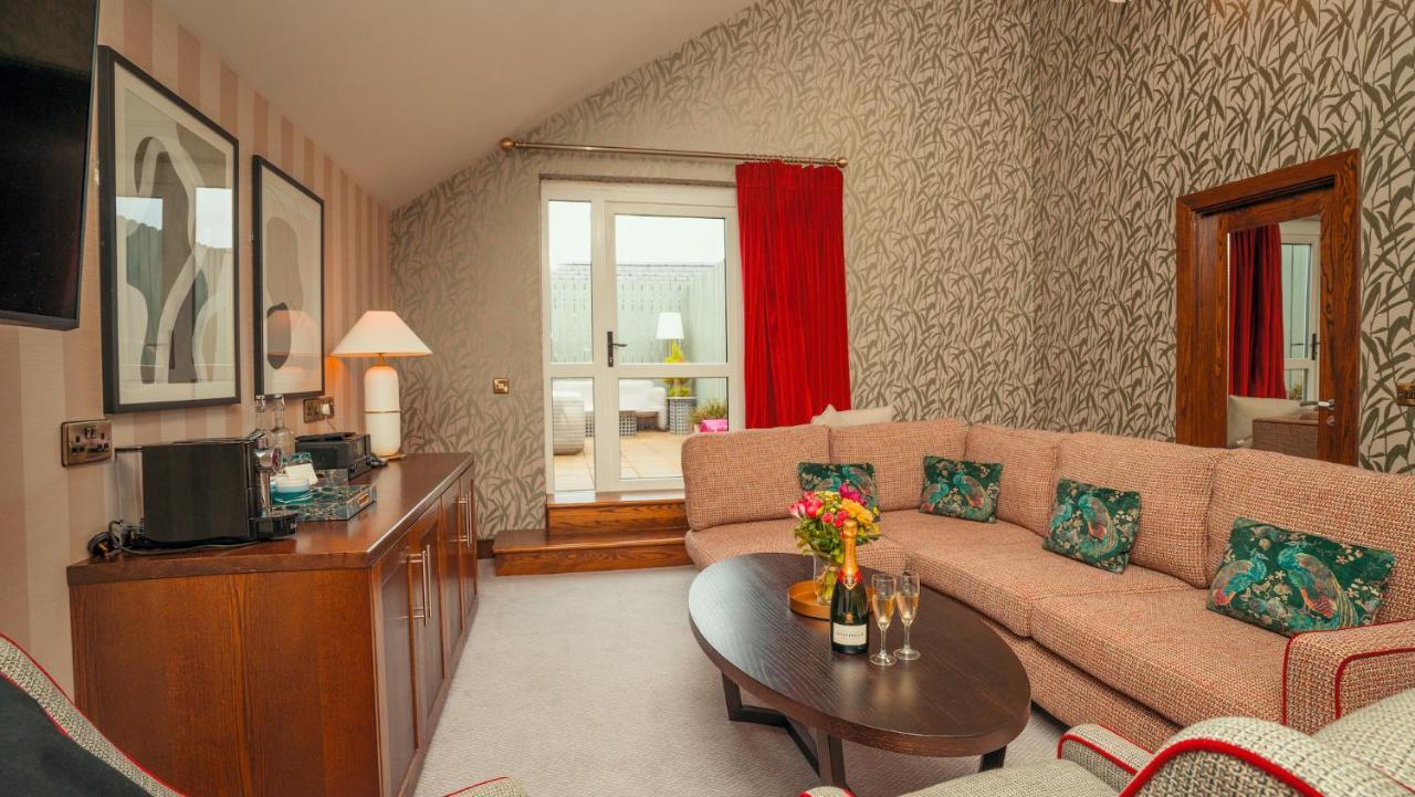 Cavan Crystal Hotel エクステリア 写真