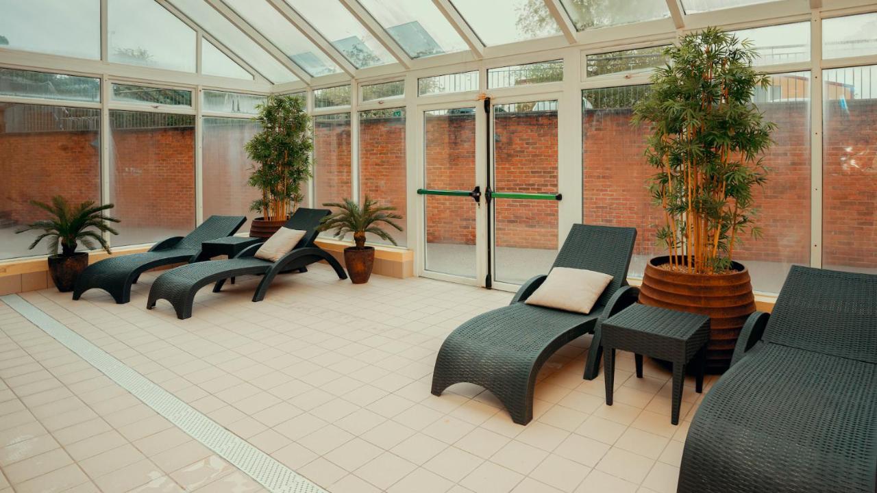 Cavan Crystal Hotel エクステリア 写真