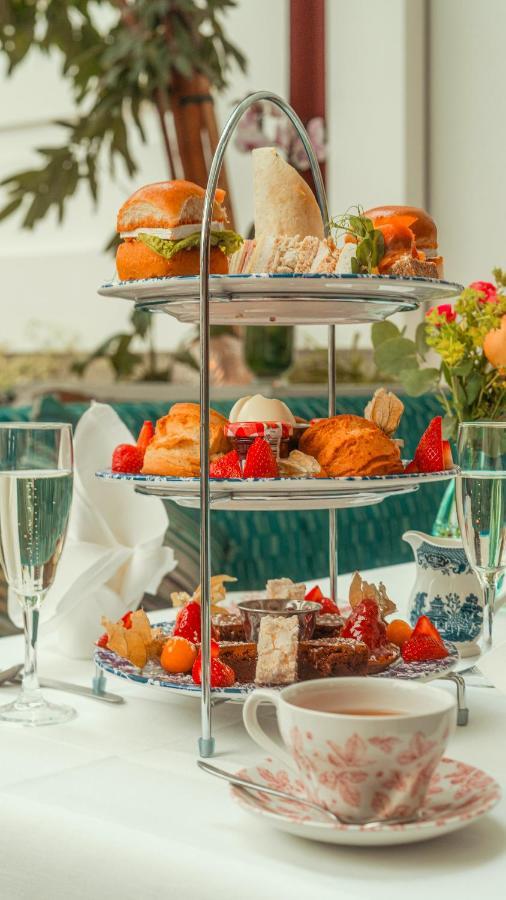 Cavan Crystal Hotel エクステリア 写真